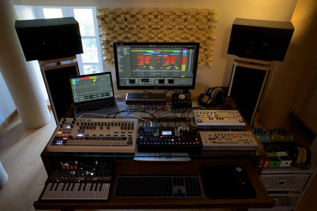 Vue du bureau en session de production